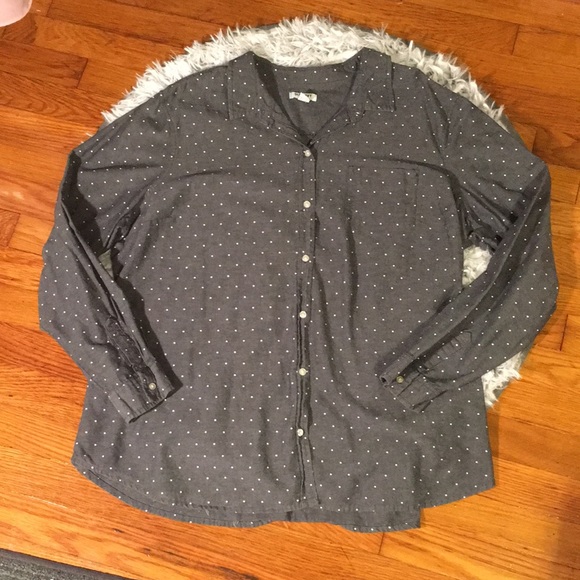 Old Navy Tops - Polka dot button down